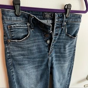 Abercrombie Simone High Rise Ankle Medium Wash